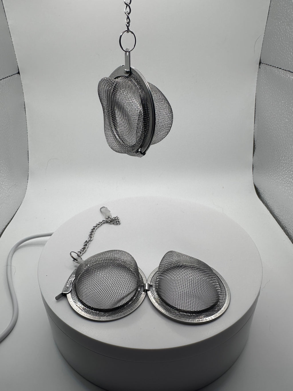 🐾 Stainless Steel Hanging Scent Cage – Professional High-Hide Trainer 🐾